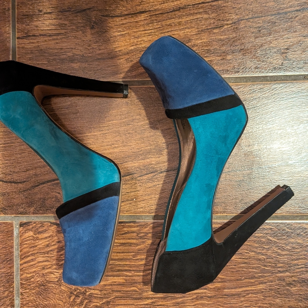 BCBGeneration Turquoise and Black Heels Size 39